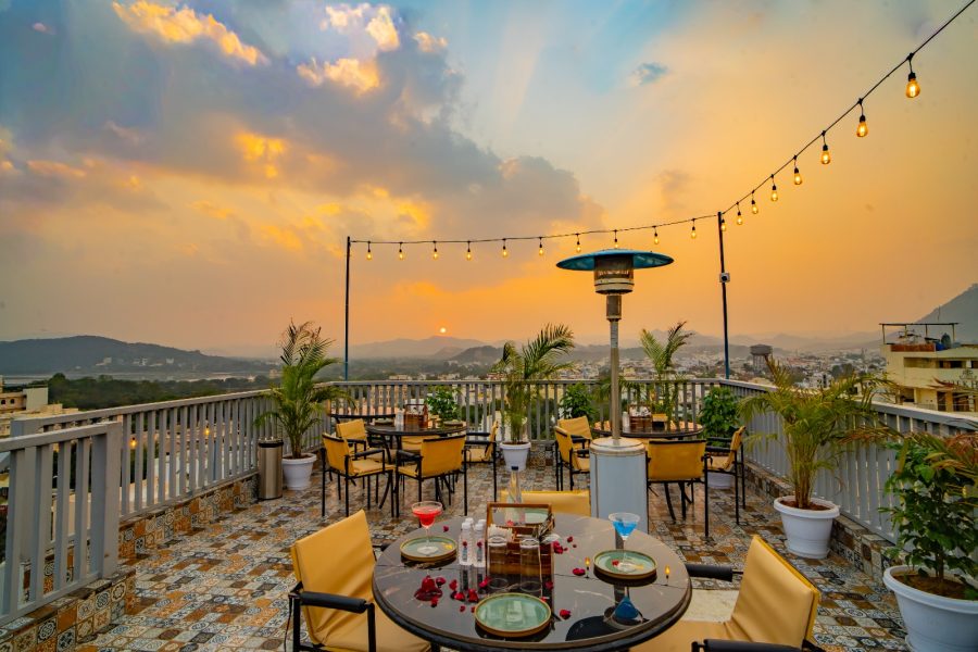 MAYA’S MANOR – A Luxury Lake View Boutique Hotel