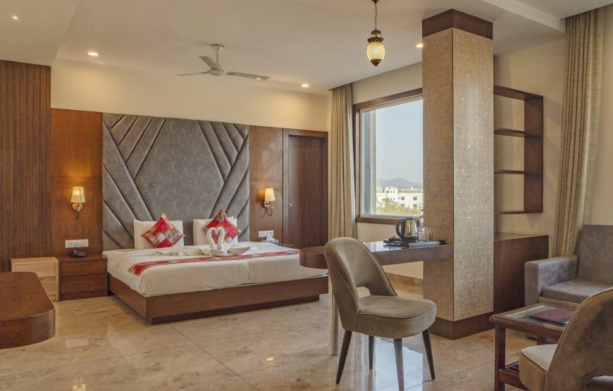 King Studio with Sofa Bed