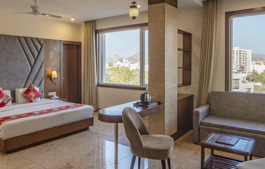 King Studio with Sofa Bed