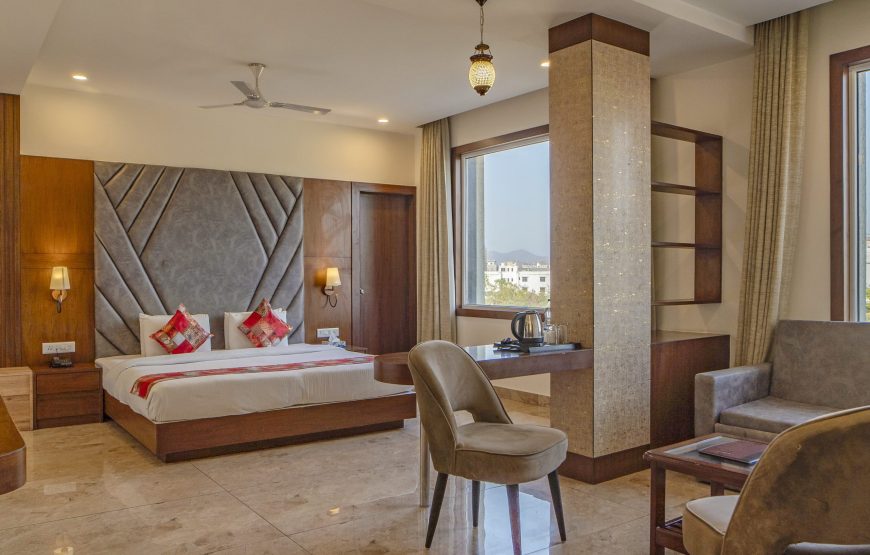 King Studio with Sofa Bed