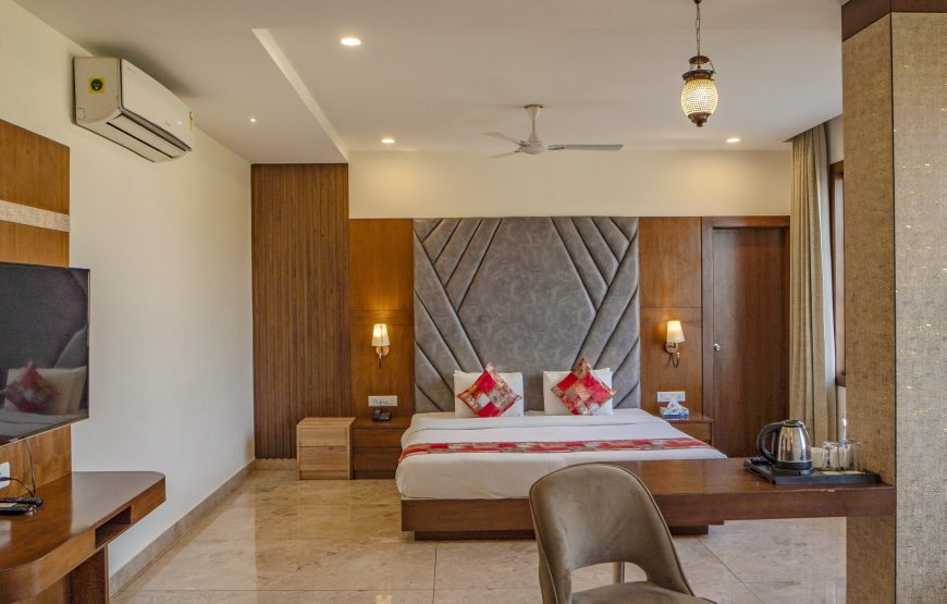 King Studio with Sofa Bed