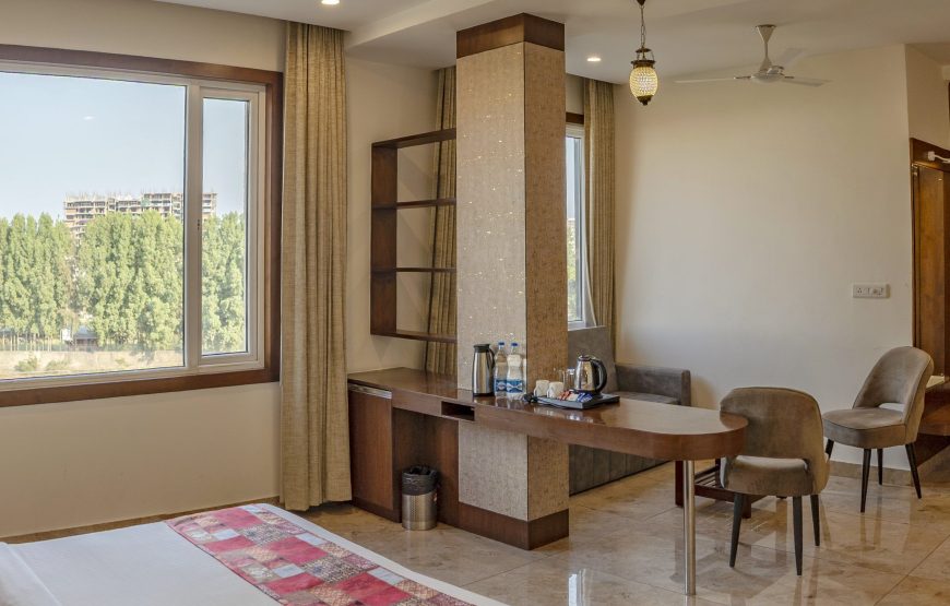 King Studio with Sofa Bed