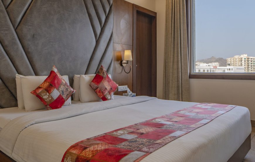 King Studio with Sofa Bed