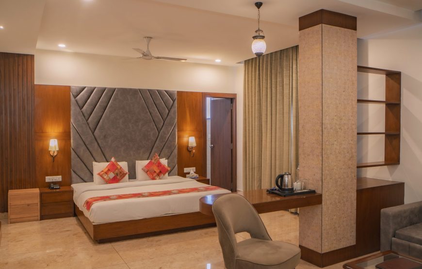 King Studio with Sofa Bed