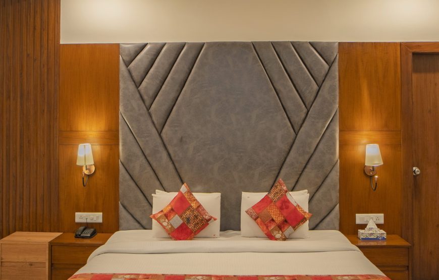 King Studio with Sofa Bed