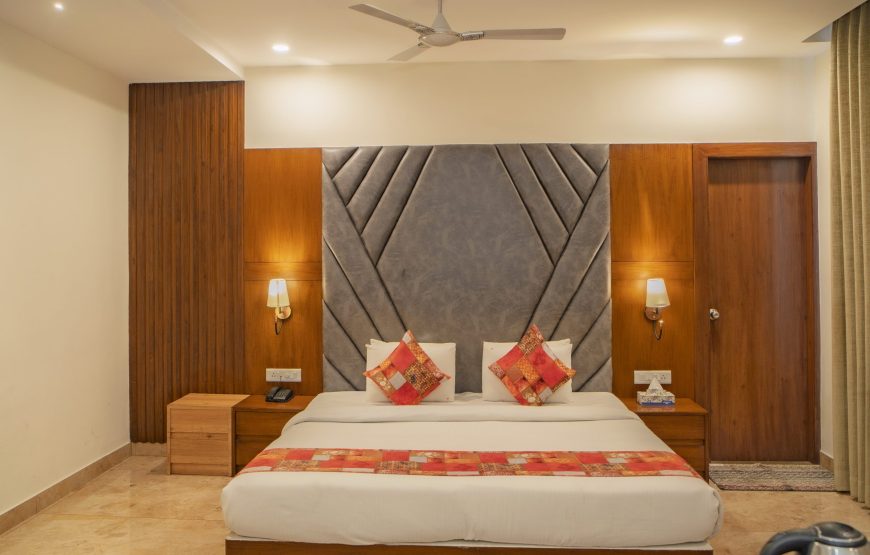 King Studio with Sofa Bed